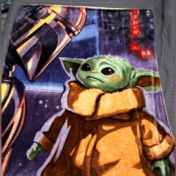 Star Wars “The Mandalorian Vintage Child” Throw Blanket Faux Fur Super Soft Warm - Picture 5 of 12